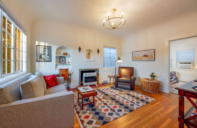 Charm/Near 4th Ave/Walk to U of A/1 BR 1 BA
