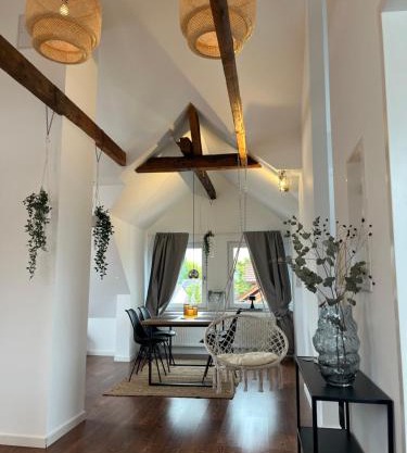 Charmante Dachgeschosswohnung in Lage