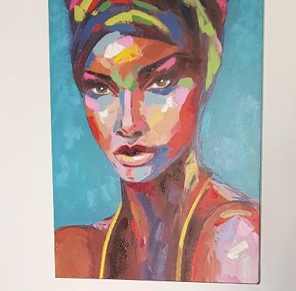 Charmante Zentrumswohnung mit Balkon und 80 zoll TV