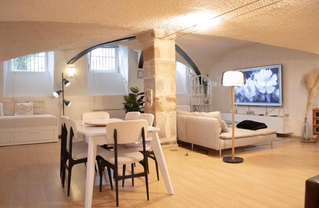 Charme rare sous les voûtes accommodation in Royat