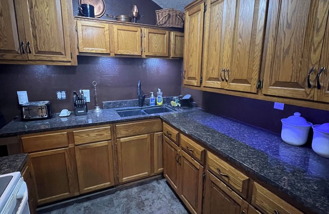 Charmer Apt in Historic River Town