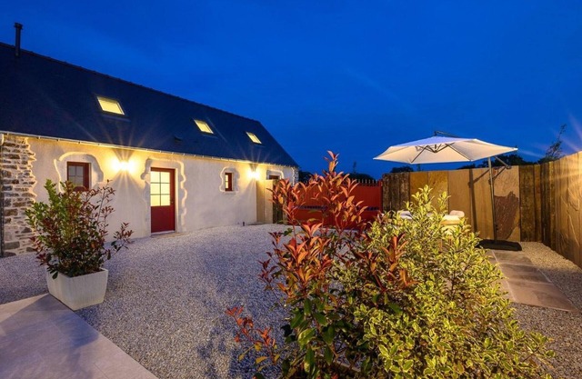 Charming house with private spa and enclosed courtyard