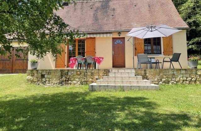 Charming Périgord house with above-ground pool