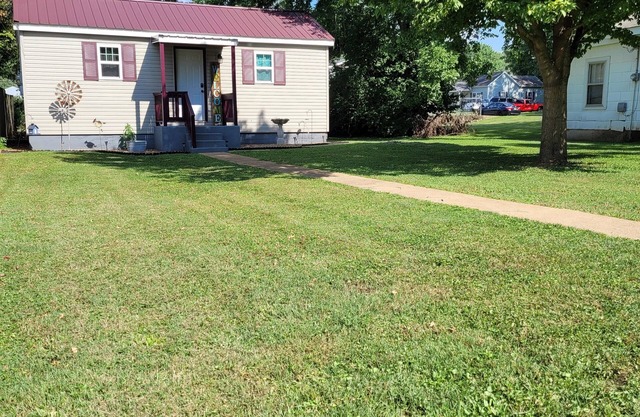 Charming 1-bd house in Downtown Farmington, 1block from Police & Fire stations