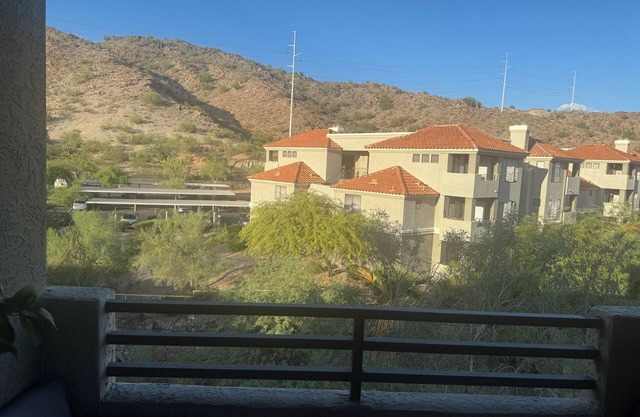Charming 1-bedroom apartment in wonderful Phoenix with AC, pet bed room