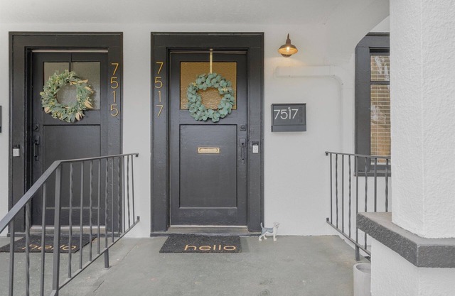 Charming 1-bedroom duplex with WiFi, AC Fenced Backyard - Extended Stay Welcome