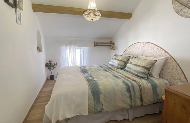 Charming 1-bedroom house with WiFi, AC, Plunge Pool, Estepa