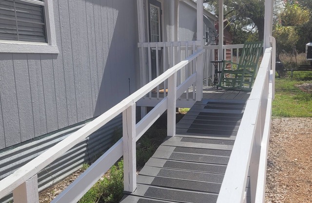 Charming 1-bedroom house in Lometa with AC and WiFi, sleeping 4