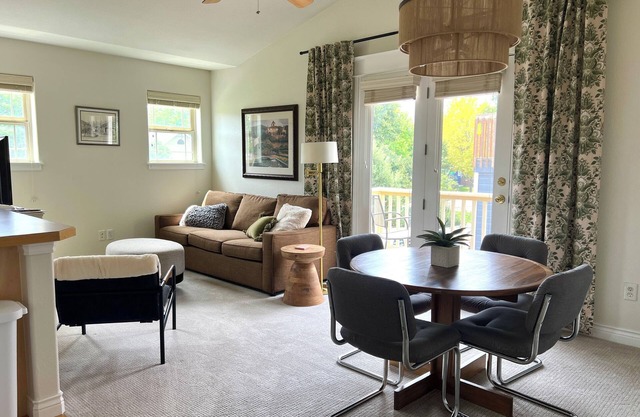 Charming 1-BR carriage house in quiet neighborhood