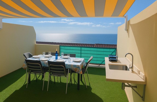 Charming 120 m2 with sea and mountain views.