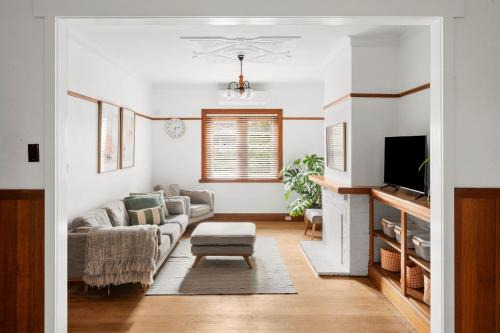 Charming 1930s Cottage Retreat I Pet Friendly Escape