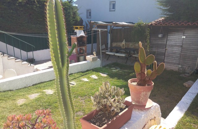 Charming 2-Bed House in Sesimbra