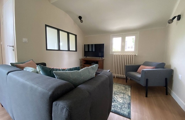 Charming 2-Bedroom Apartment with Garden, Near Thermes du Connétable