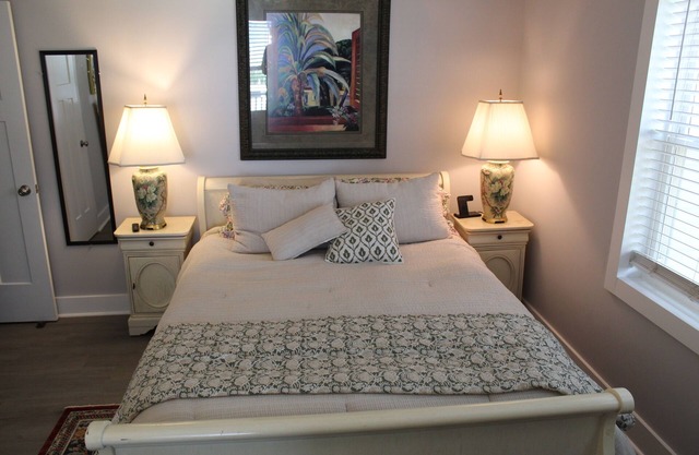 Charming 2-bedroom house in lovely Atlantic Beach with AC
