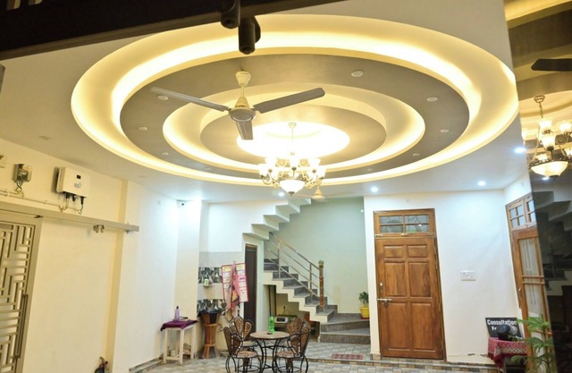 Charming 2-bedroom apartment with WiFi, AC, kitchen & Lobby in brilliant Lucknow