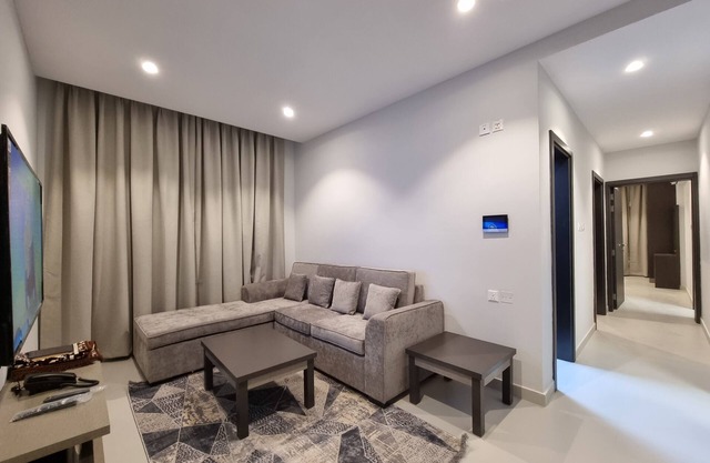 Charming 2-bedroom apartment with WiFi, fitness room in peaceful Salalah