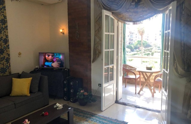 Charming 2-bedroom apartment in wonderful Cairo with WiFi, AC