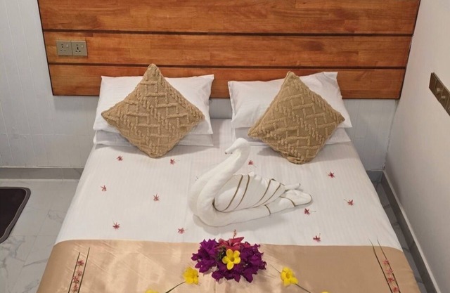 Charming 2-bedroom bed & breakfast in lovely Felidhoo with AC