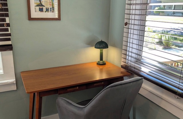 Charming 2-bedroom bungalow steps from Manito Park and just mins from downtown
