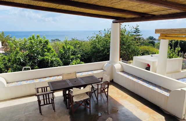 Charming 2-bedroom house in gorgeous Stromboli with AC