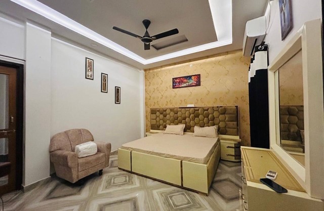 Charming 2-bedroom house in welcoming Prayagraj with AC, WiFi nOn main road.