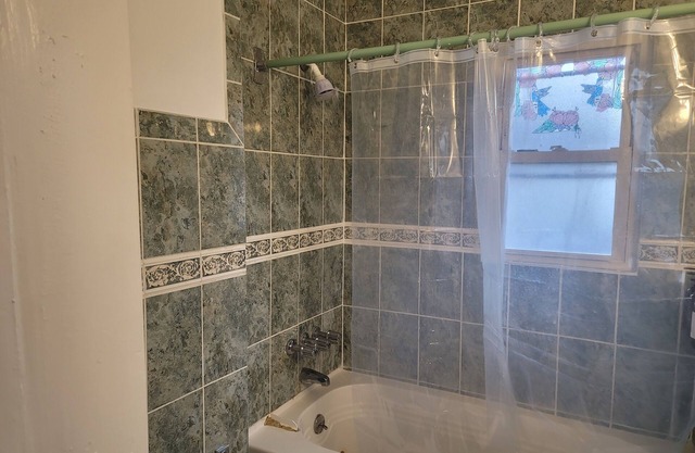 Charming 2-bedroom house in delightful Teaneck with AC, WiFi