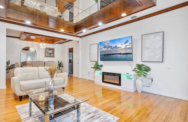Charming 2-bedroom house in wonderful Miami with AC, WiFi