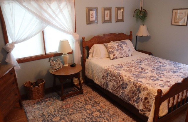 Charming 2-bedroom newly renovated house in Charlotte