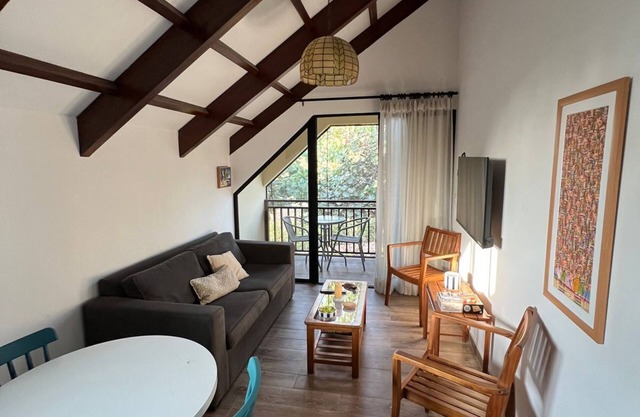 Charming 2-bedroom cottage in Warm Chincha with WiFi and Pool