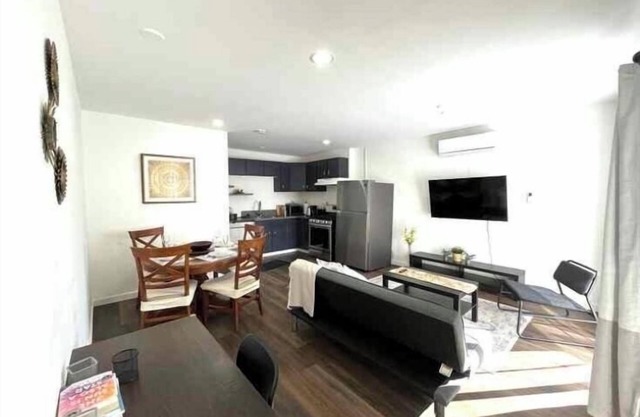 Charming 2-Bedroom Guesthouse, Private, fully fenced Backyard, near Culver City!