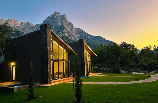 Charming 2 bedroom villa in Boge with private Hot Tub!