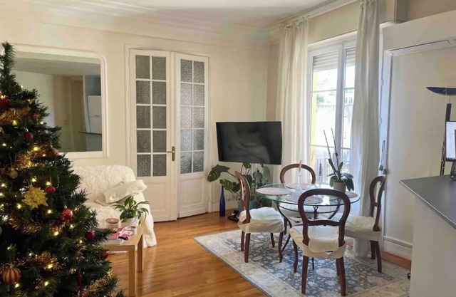 Charming 2-room apartment near beach and town center