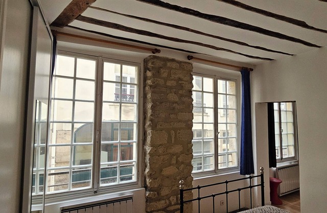 Charming 2 rooms flat central Paris