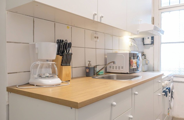 Charming 2BR Apt Close to Westbahnhof