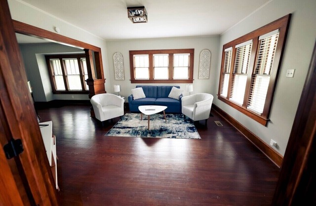 Charming 2BR/King Bed Firepit 9 Min to ISU