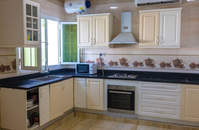 Charming 3-bedroom Beach House in delightful Al Hadd