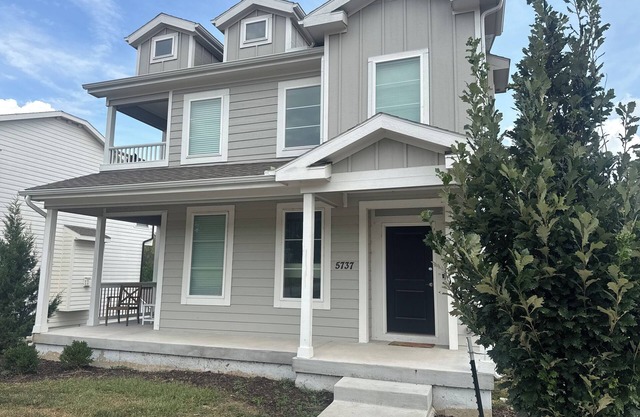Charming 3-bedroom house 5 minutes from stadiums with balcony and garage