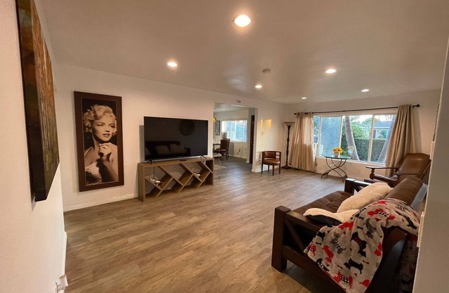 Charming 3-bedroom house in brilliant Downey with AC, WiFi