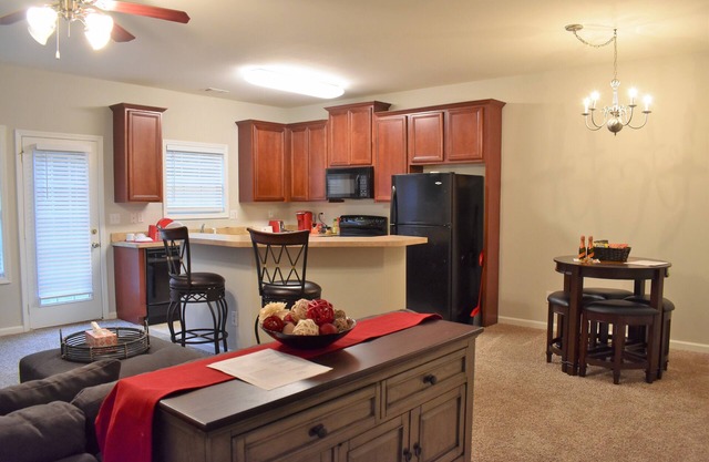 Charming 3-bedroom townhome with WiFi, fitness room in serene Braselton