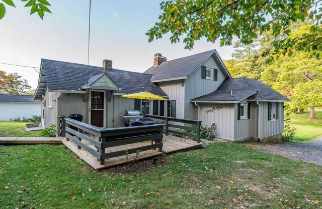 Charming 3-bedroom cottage with WiFi and AC in Hot Springs