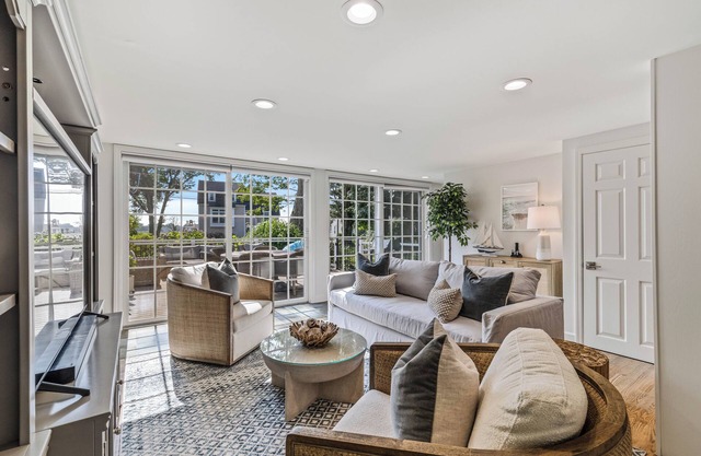 Charming 3-bedroom cottage short walk to Chalker Beach