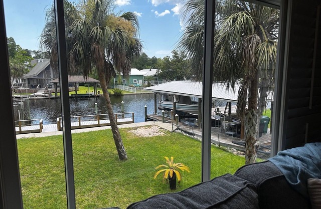 Charming 3-bedroom waterfront house in Homosassa