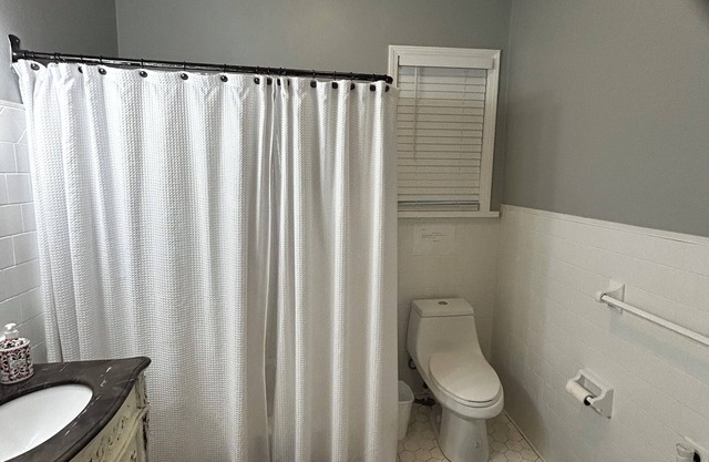 Charming 3BR, 2BA ranch on 1.7 acres—near stadium, shops & ATL Airport.