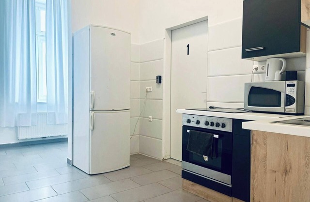 Charming 3BR Apt Close to Augarten Park