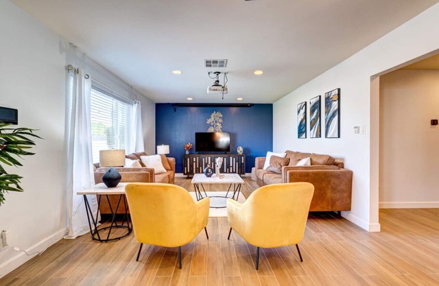Charming 3BR Home with Firepit Near Papago Park