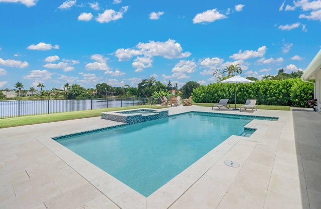 Charming 3BR Lake Home w/Pool, Hot Tub & Fire Pit