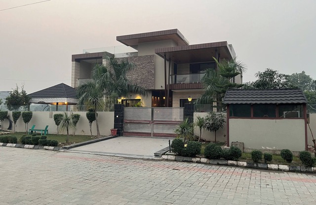 Charming 4-bedroom bungalow in Amritsar with AC, WiFi.