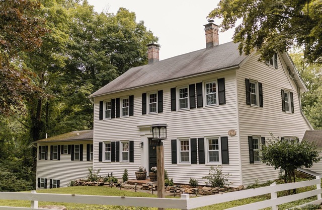 Charming 4-bedroom farmhouse in Huntington Center, Shelton Connecticut.