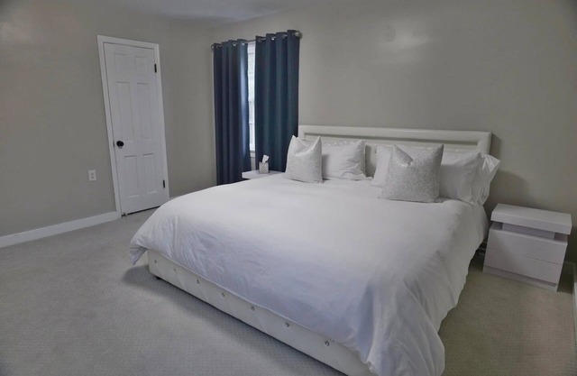 Charming 4-bedroom house with WiFi and AC in welcoming Richmond