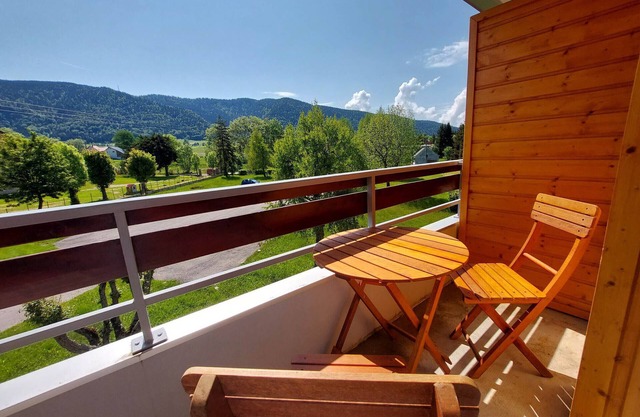 Charming 4-Person Apartment in Autrans with Balcony – Close to Village Center and Ski Trails